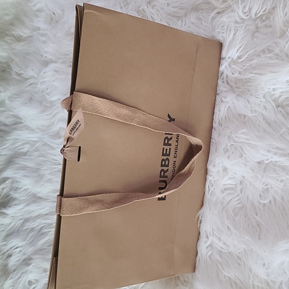 Large Burberry shopping bag like new - Picture 2 of 3